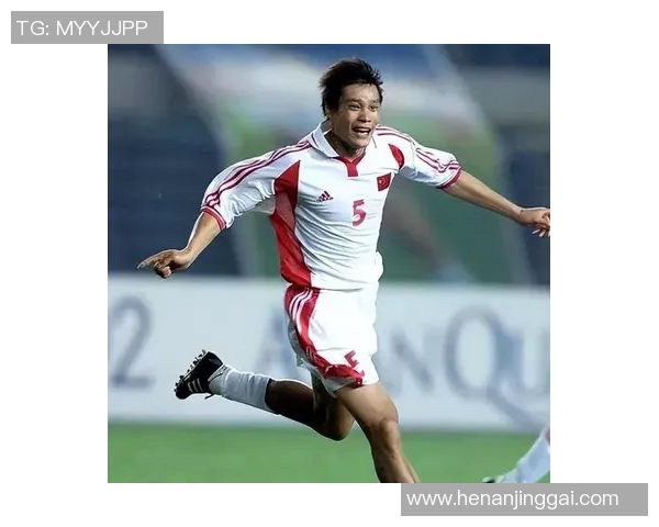 退役足球明星风采合集展现昔日辉煌与传奇瞬间的精彩回顾